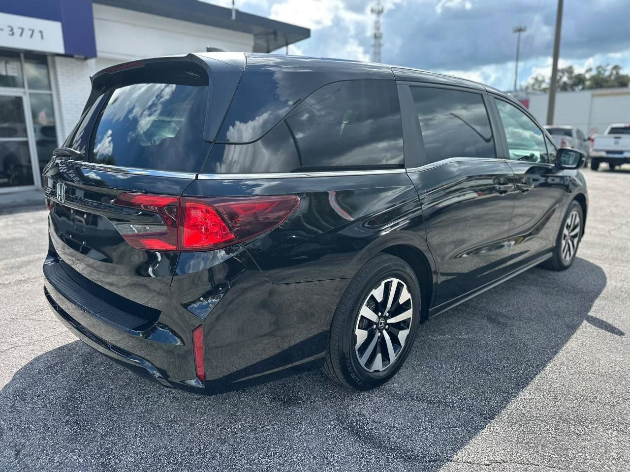 Used 2025 Honda Odyssey EX-L image 12
