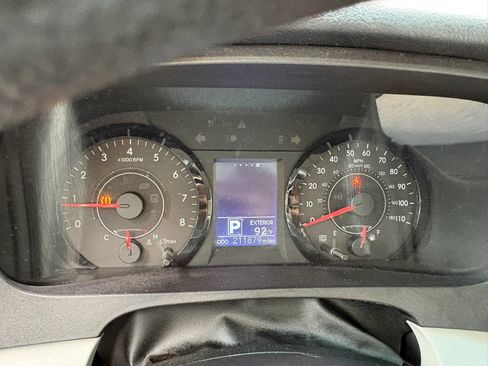 Used 2015 Toyota Sienna LE FWD image 40