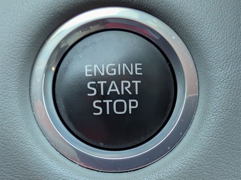 Used 2024 Toyota Highlander XLE image 26