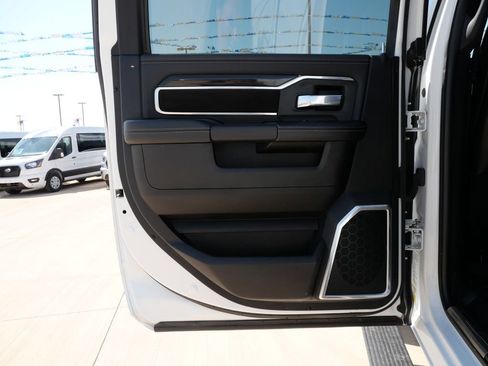 Used 2021 RAM 2500 Laramie w/ Night Edition image 17