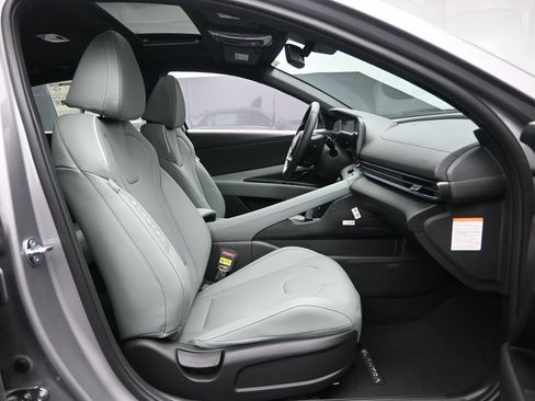 New 2026 Hyundai Elantra Limited image 32