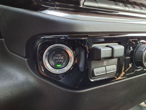 Used 2025 Chevrolet Silverado 2500 LT w/ Convenience Package AWD/4WD image 8
