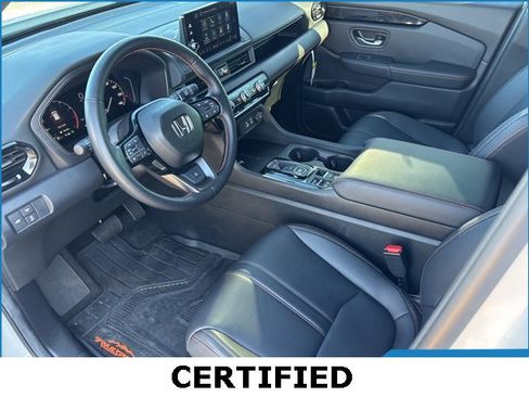 Used 2025 Honda Pilot TrailSport image 13