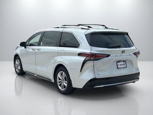 Used 2025 Toyota Sienna Limited AWD/4WD image 7