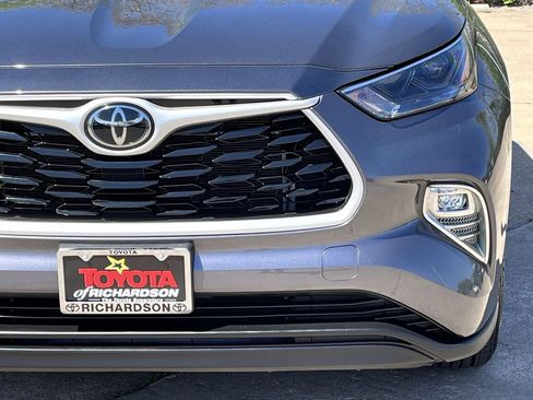 Used 2023 Toyota Highlander LE FWD image 8