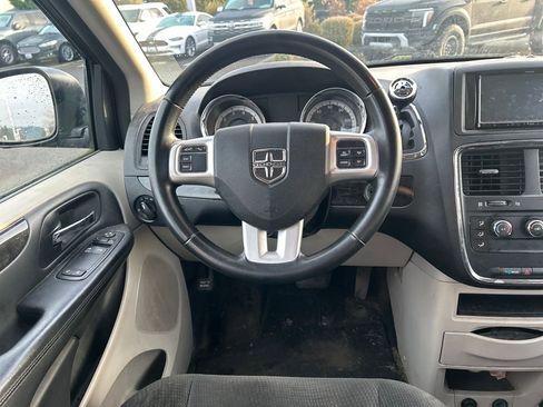 Used 2016 Dodge Grand Caravan American Value Package w/ UConnect Hands-Free Group image 7