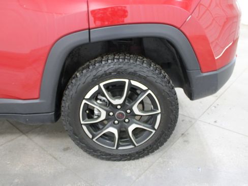 Used 2025 Jeep Compass Trailhawk AWD/4WD image 37