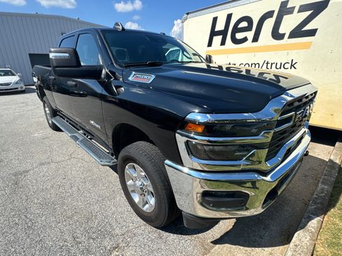 Used 2025 RAM 2500 Big Horn AWD/4WD image 3