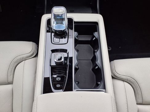 New 2026 Volvo XC90 B6 Ultra w/ Lounge Package AWD/4WD image 25