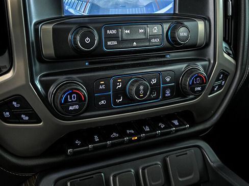 Used 2018 GMC Sierra 2500 Denali w/ Duramax Plus Package AWD/4WD image 26
