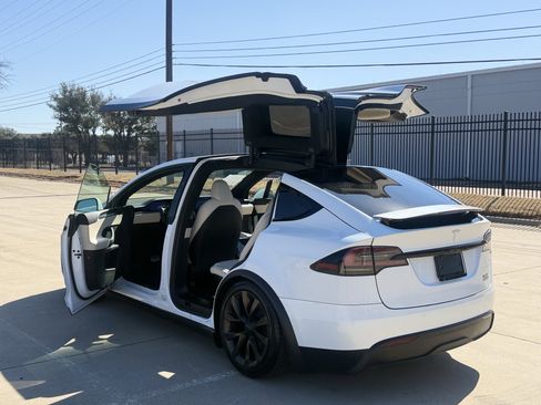 Used 2022 Tesla Model X Plaid image 25