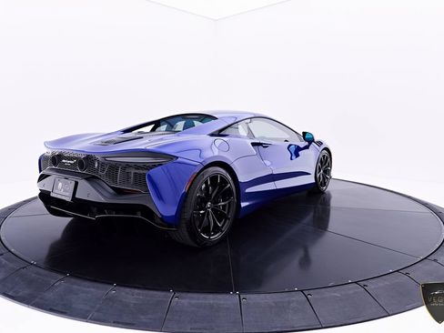 Used 2025 McLaren Artura RWD image 17