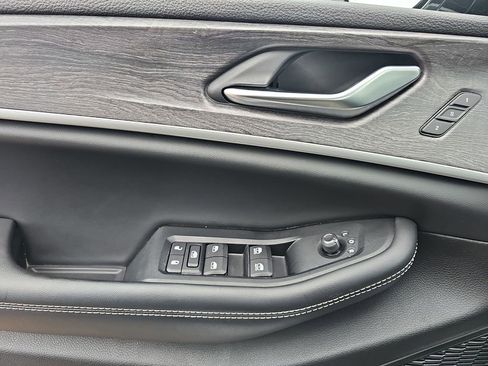 Used 2023 Jeep Grand Cherokee L Limited image 33