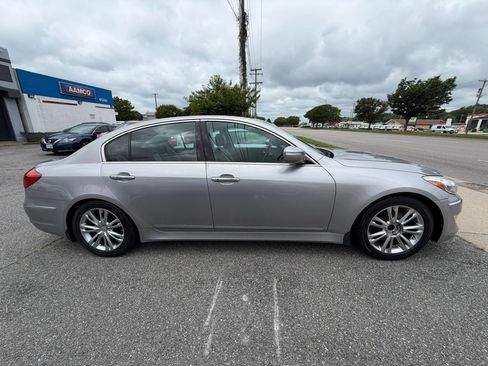 Used 2013 Hyundai Genesis 3.8 w/ Premium Pkg RWD image 6