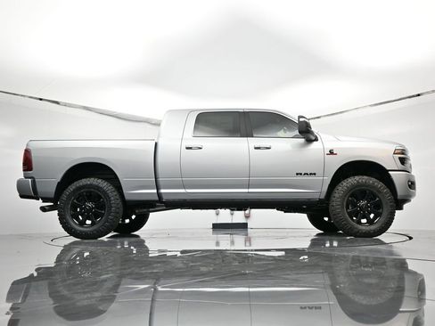 New 2026 RAM 2500 Laramie AWD/4WD image 21