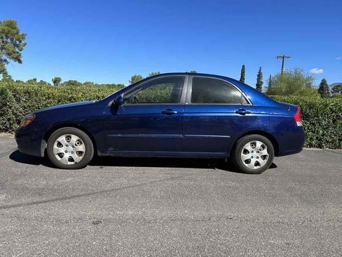 Used 2009 Kia Spectra EX image 2