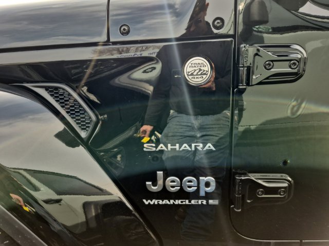 Used 2023 Jeep Wrangler Unlimited Sahara AWD/4WD image 25