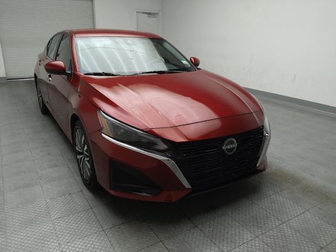 Used 2023 Nissan Altima 2.5 SV FWD image 14