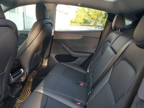 Used 2026 Tesla Model Y 2WD image 9