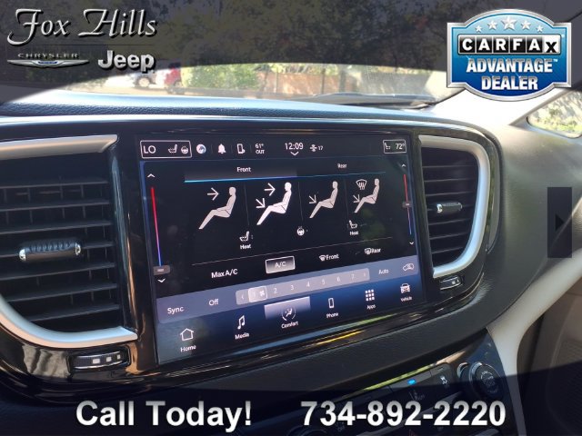Used 2023 Chrysler Pacifica Touring-L FWD image 21