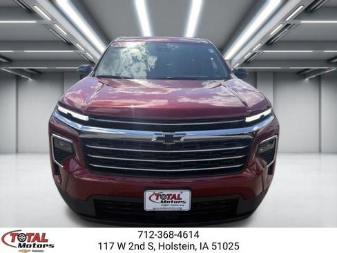 New 2026 Chevrolet Traverse LT w/ Sun and Wheel Package AWD/4WD image 3