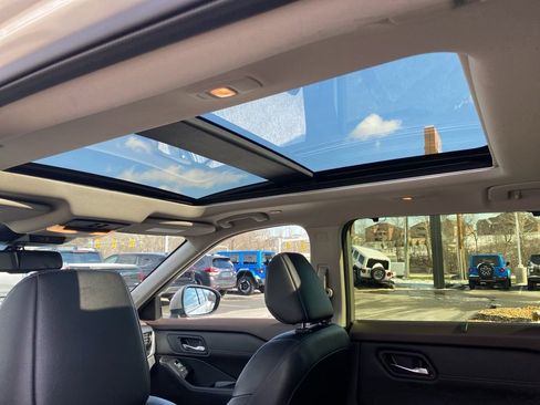 Used 2023 Nissan Rogue SL w/ SL Premium Package AWD/4WD image 21