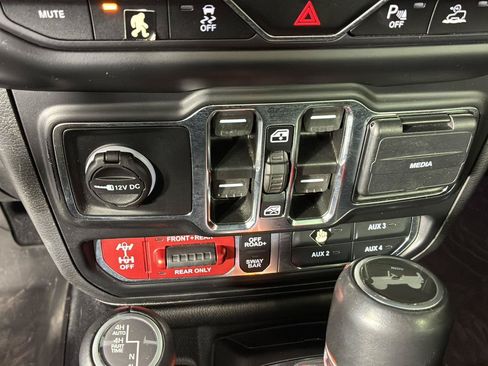 Used 2021 Jeep Wrangler Unlimited Rubicon AWD/4WD image 38