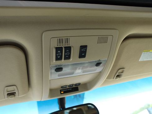 Used 2011 Chevrolet Suburban LTZ RWD image 45