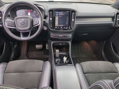 Used 2021 Volvo XC40 T5 R-Design image 32