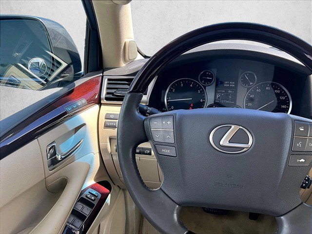 Used 2013 Lexus LX 570 4WD w/ Luxury Pkg w/Pre-crash image 18