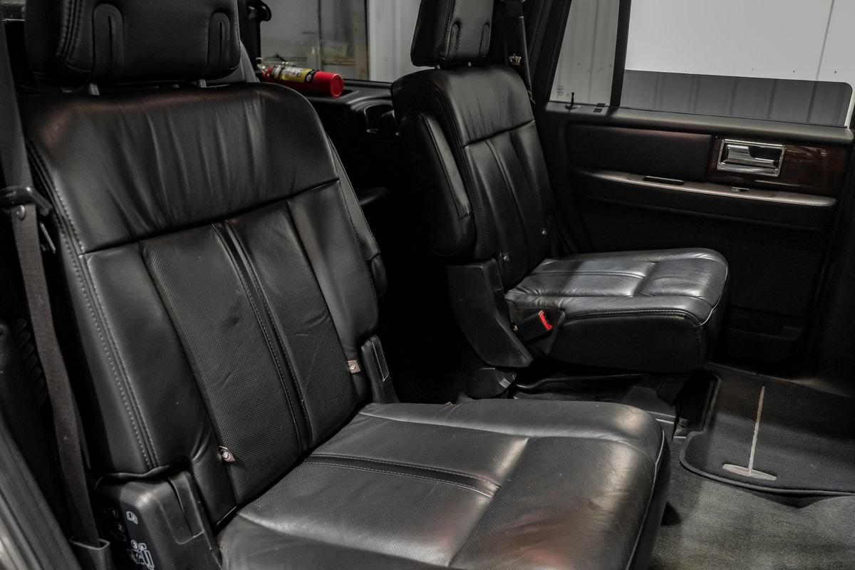 Used 2016 Lincoln Navigator Select RWD image 22