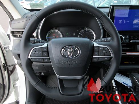 New 2026 Toyota Highlander XLE image 12