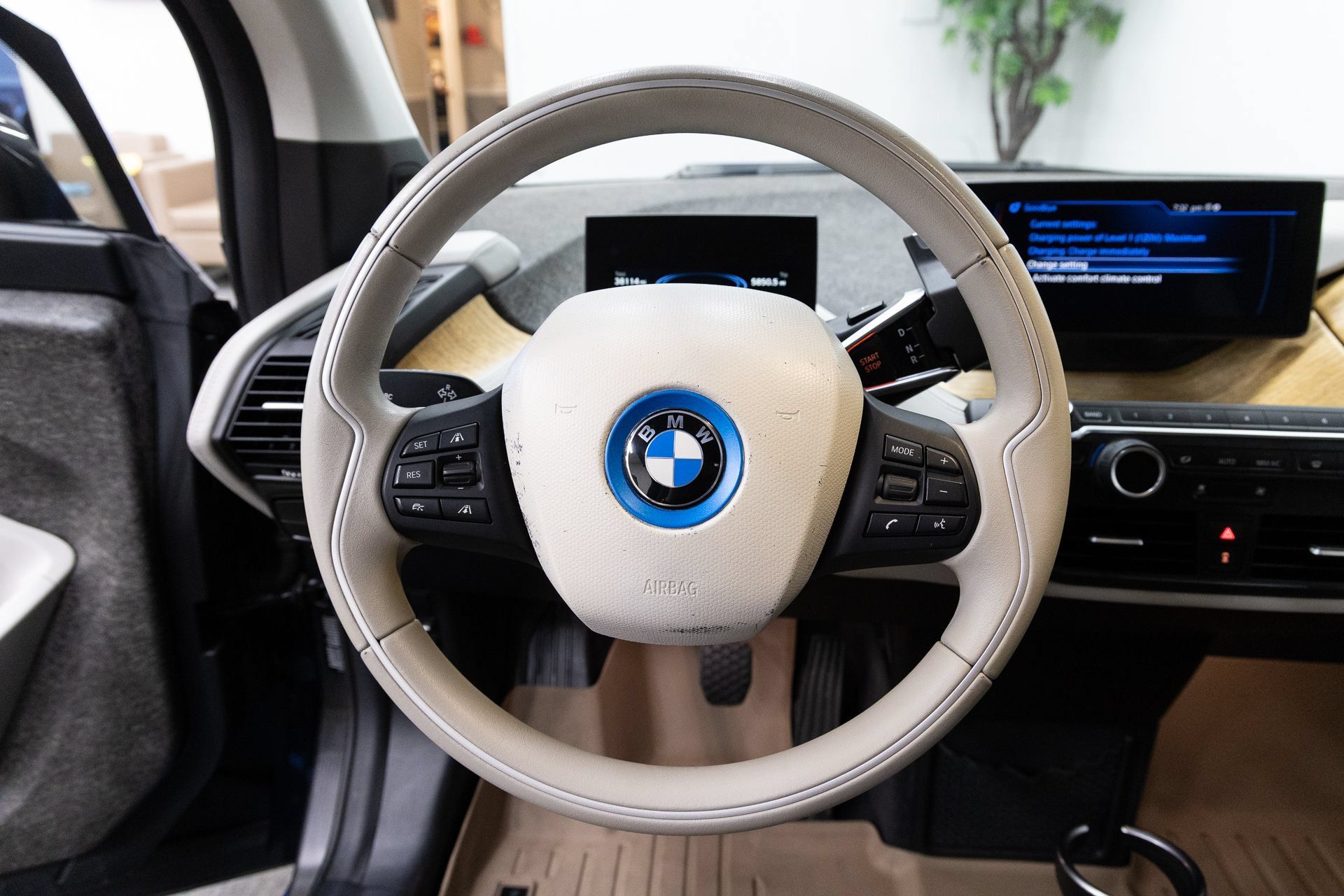 Used 2014 BMW i3 RWD image 16