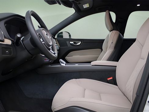 New 2026 Volvo XC90 B5 Ultra w/ Protection Package Premier image 37