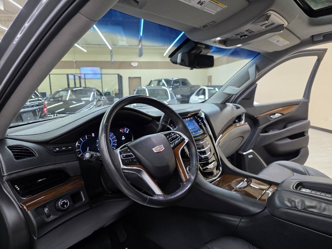 Used 2018 Cadillac Escalade ESV Luxury RWD image 20