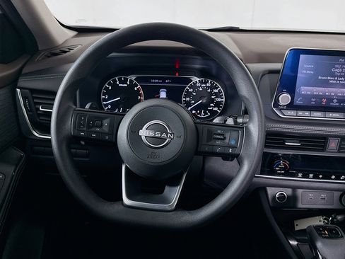 Used 2023 Nissan Rogue SV image 17