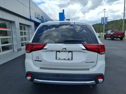 Used 2017 Mitsubishi Outlander ES AWD/4WD image 6