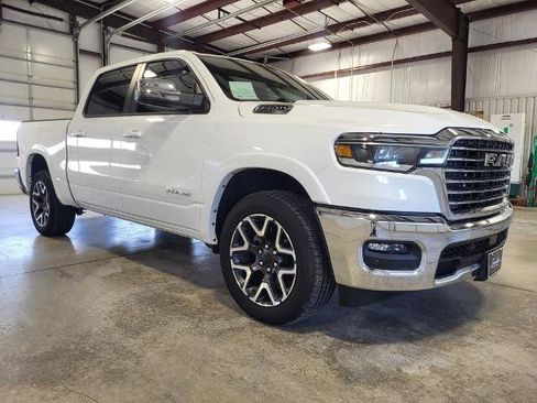 Used 2025 RAM 1500 Laramie AWD/4WD image 7