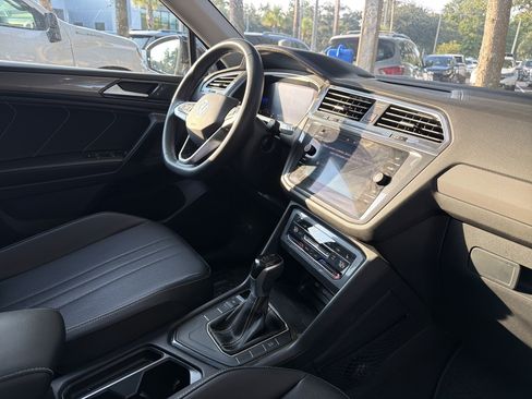 Used 2022 Volkswagen Tiguan SE FWD image 45