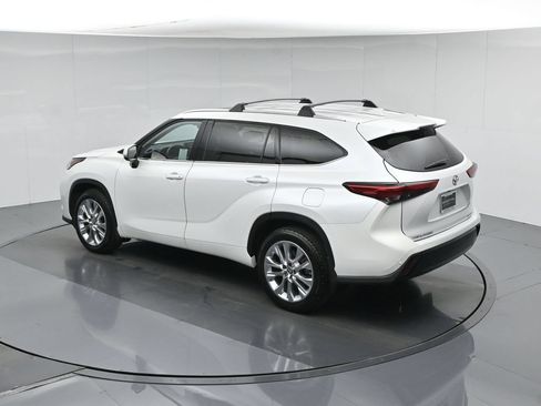Used 2022 Toyota Highlander Limited FWD image 49