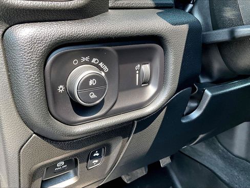 Used 2022 RAM 1500 Big Horn AWD/4WD image 37