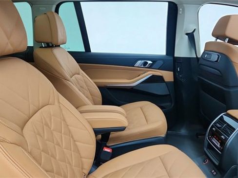 Used 2025 BMW X7 xDrive40i w/ Executive Package image 25