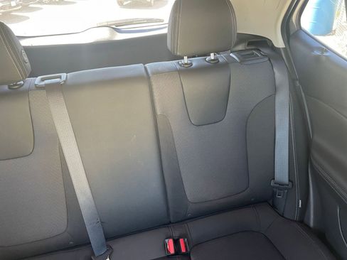 Used 2025 Buick Encore GX Preferred image 36