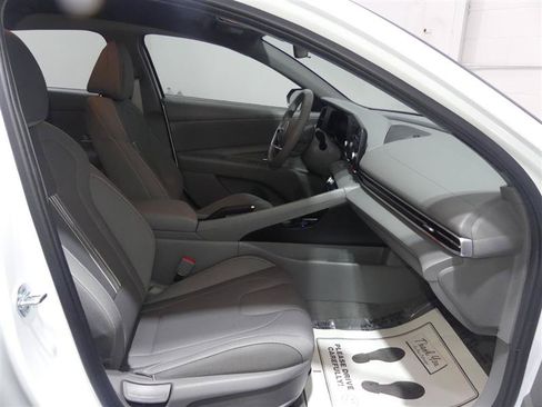 Used 2022 Hyundai Elantra SEL FWD image 21