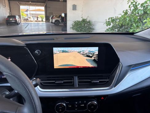 Used 2025 Chevrolet Trax LT FWD image 24