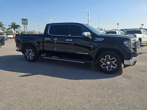 Used 2024 GMC Sierra 1500 SLT AWD/4WD image 4