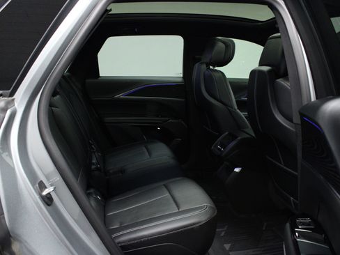 Used 2024 Cadillac Lyriq Luxury image 15