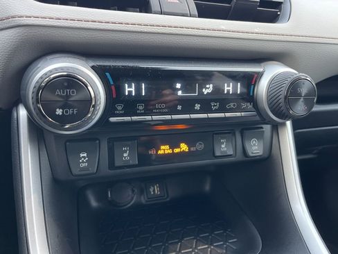 Used 2025 Toyota RAV4 XLE image 12