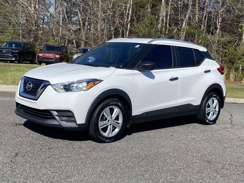 Used 2019 Nissan Kicks S image 1