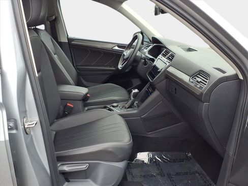 Used 2023 Volkswagen Tiguan SE image 15